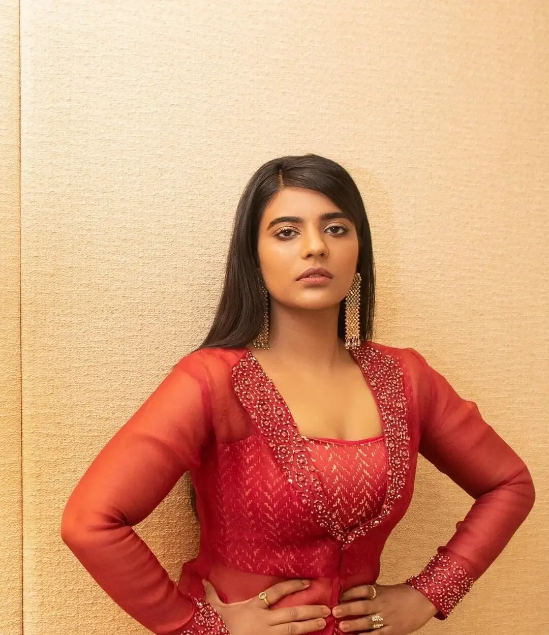 SOUTH INDIAN ACTRESS AISHWARYA RAJESH IN RED DRESS 2
